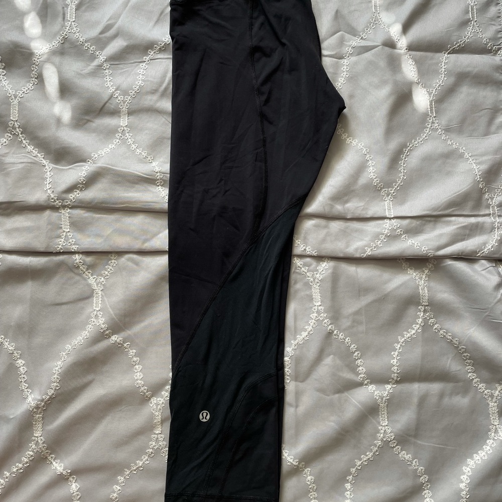 LULULEMON cropped leggings, size 6